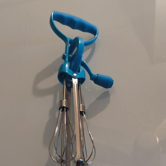 Hand Mixer - Picture 2 of 4